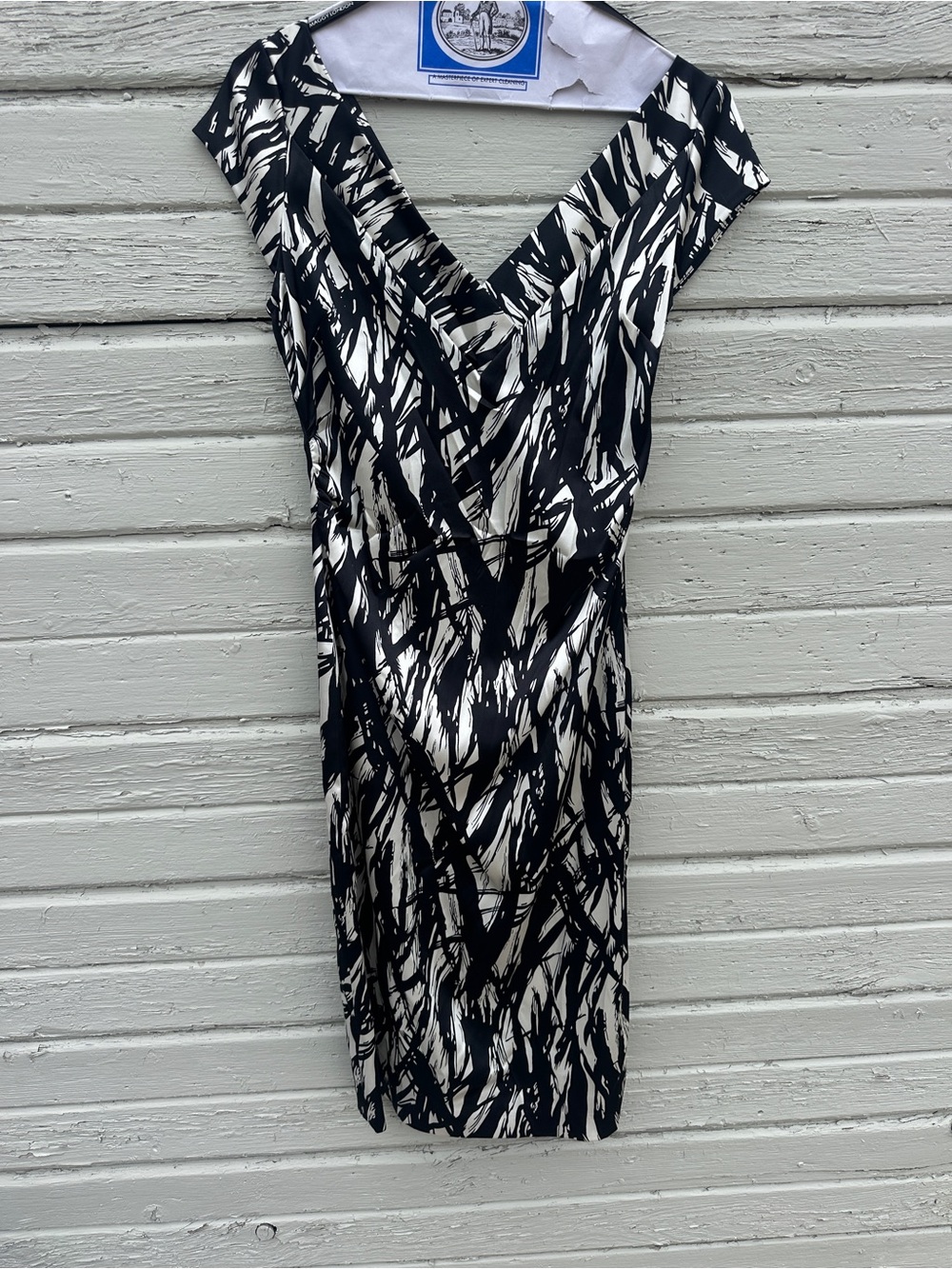 Maggy London Black and White Abstract V-Neck Midi Dress